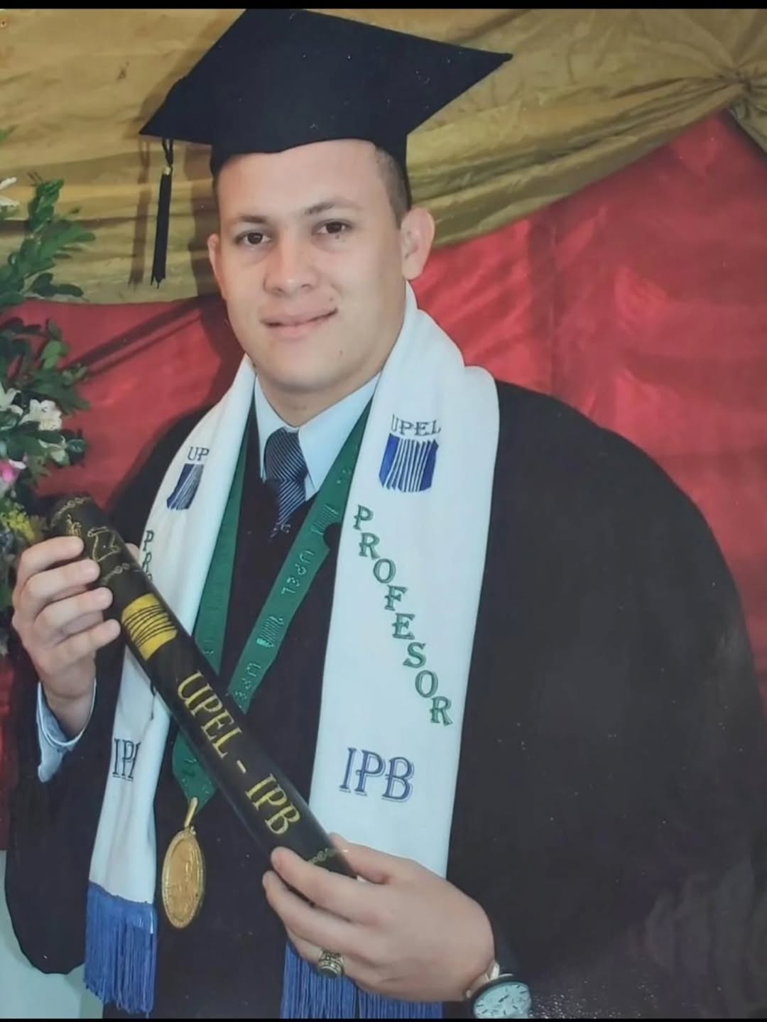 Feliz Día del Maestro..!! 

Felicitaciones a los hombres y mujeres que diariamente dedican su vida p...