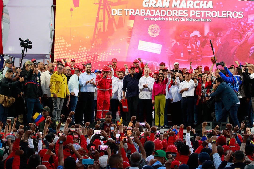Esto pasó en la gran marcha de la la Clase Obrera!!

📔AN entregó la Reforma de la Ley de Hidrocarbu...